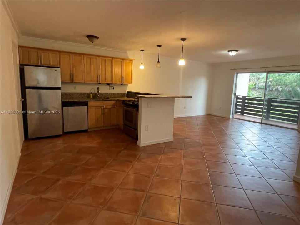 7487 SW 82nd St C201, Miami, Флорида 33143, Соединенные Штаты