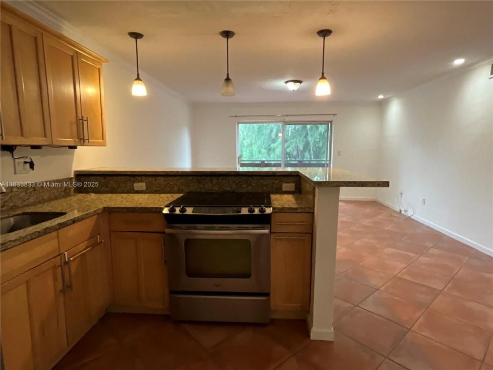 7487 SW 82nd St C201, Miami, Флорида 33143, Соединенные Штаты