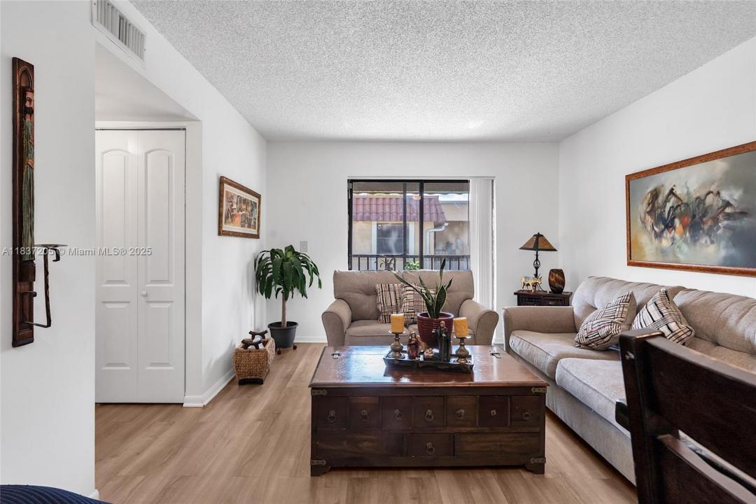 9730 Hammocks Blvd 201-28, Miami, Florida 33196, Stati Uniti