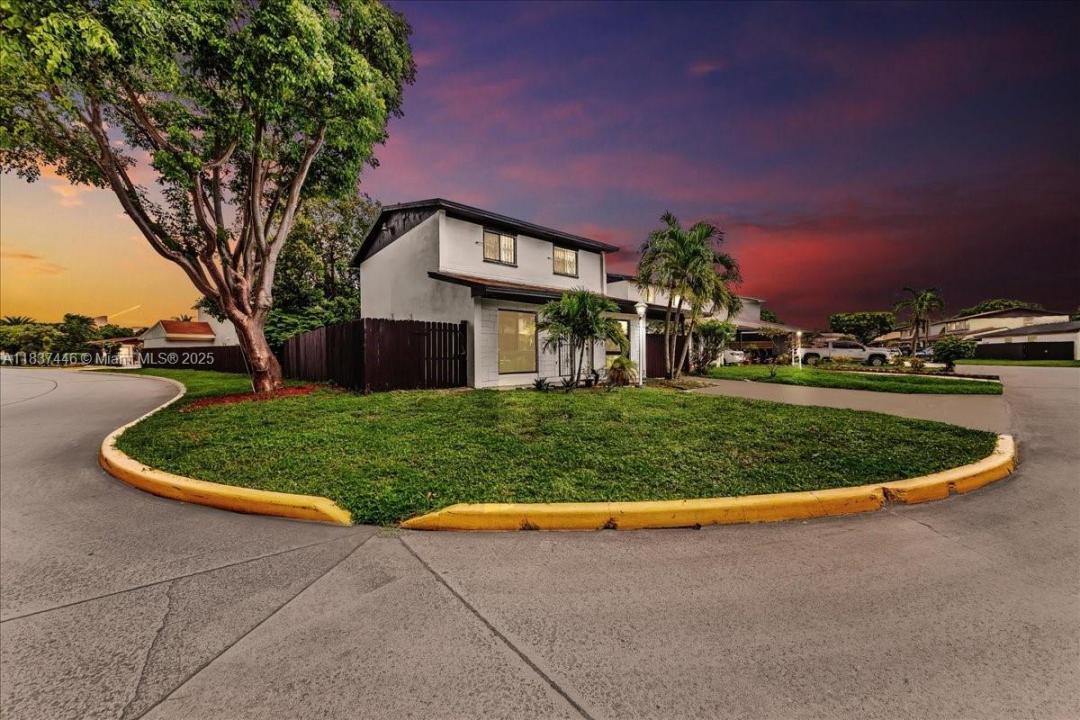 5287 NW 193rd Ln, Miami Gardens, Florida 33055, USA