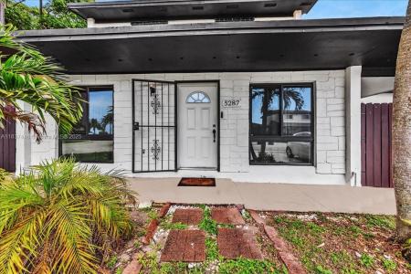 5287 NW 193rd Ln, Miami Gardens, Florida 33055, USA