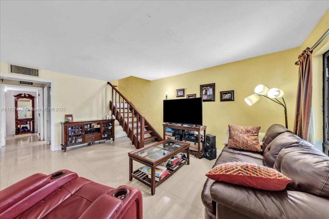 5287 NW 193rd Ln, Miami Gardens, Florida 33055, USA