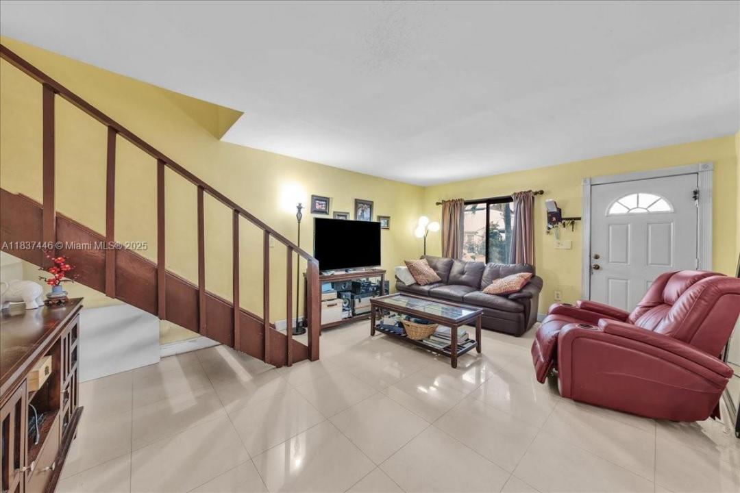 5287 NW 193rd Ln, Miami Gardens, Florida 33055, USA