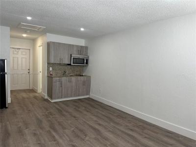 2910 Pierce St 205, Hollywood, Florida 33020, USA