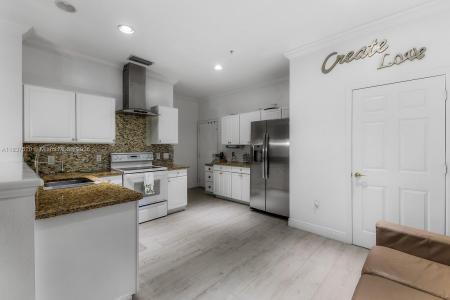 1064 Hampton Cir #54, Other City - In The State Of Florida, Florida 34105, USA