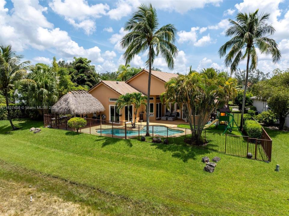 3043 Lakewood Dr, Weston, Florida 33332, Estados Unidos
