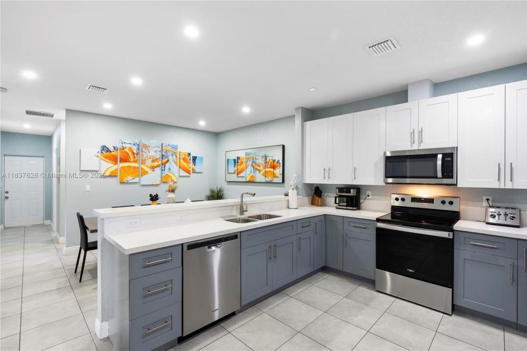 817 NW 1st Ave 819, Fort Lauderdale, Florida 33311