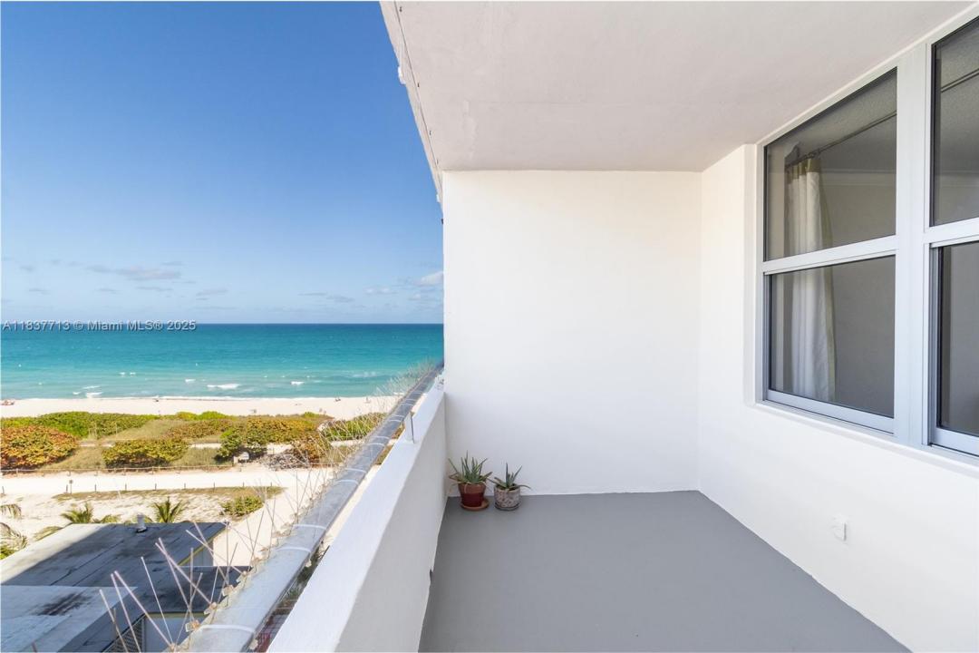 9225 Collins Ave 908, Surfside, Floride 33154, États-Unis