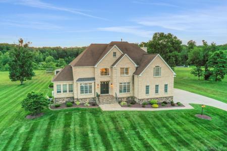 28 Viola Court, Wappinger, 紐約州 12590, 美國