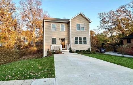 8 Sea Breeze Terrace, Warwick, Rhode Island 02886