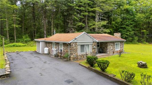 789 Colwell Road, Burrillville, RI 02830, USA