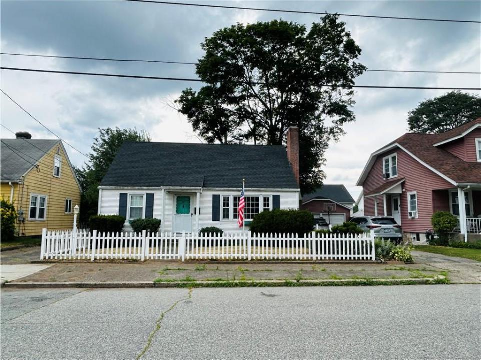 51 Benjamin Street, Pawtucket, רוד איילנד 02861, ארצות הברית של אמריקה