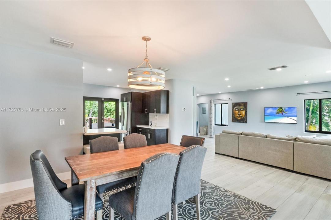 185 NW 86th St, El Portal, فلوريدا 33150, الولايات المتحدة