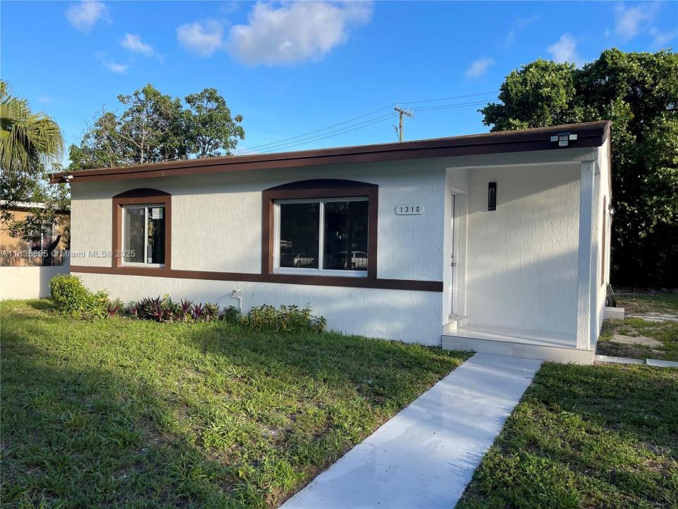 1310 Sharazad Blvd, Opa-Locka, Flórida 33054, Estados Unidos