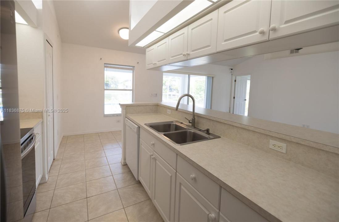 501 SE 7th Street, Cape Coral, Florida 33990, USA