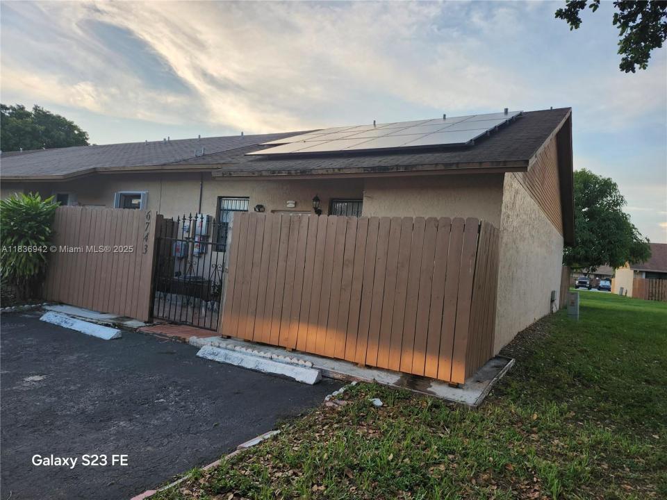 6743 NW 192nd Ln 6743, Hialeah, Flórida 33015, Estados Unidos