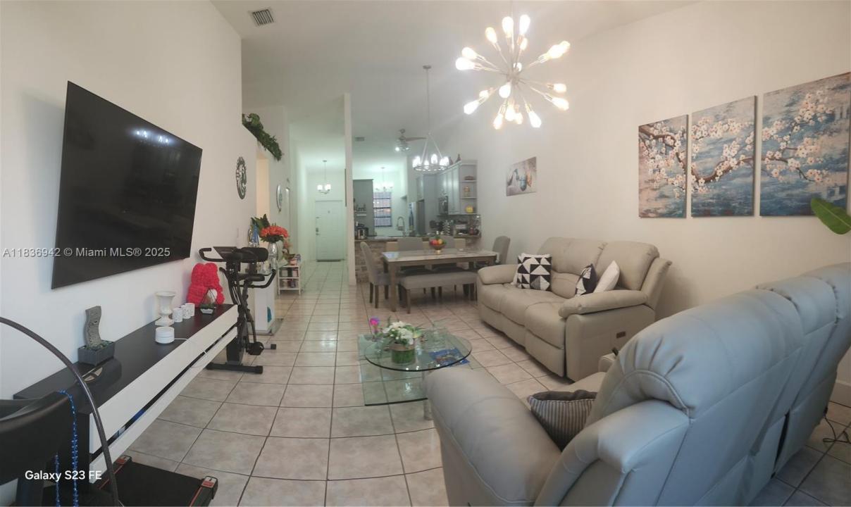 6743 NW 192nd Ln 6743, Hialeah, Flórida 33015, Estados Unidos
