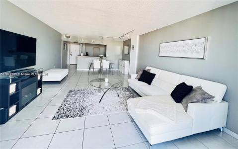 2780 NE 183rd St 2015, Aventura, Florida 33160, USA