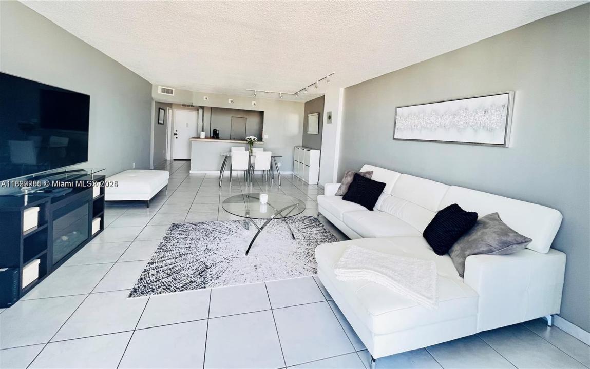 2780 NE 183rd St 2015, Aventura, 佛羅里達州 33160, 美國