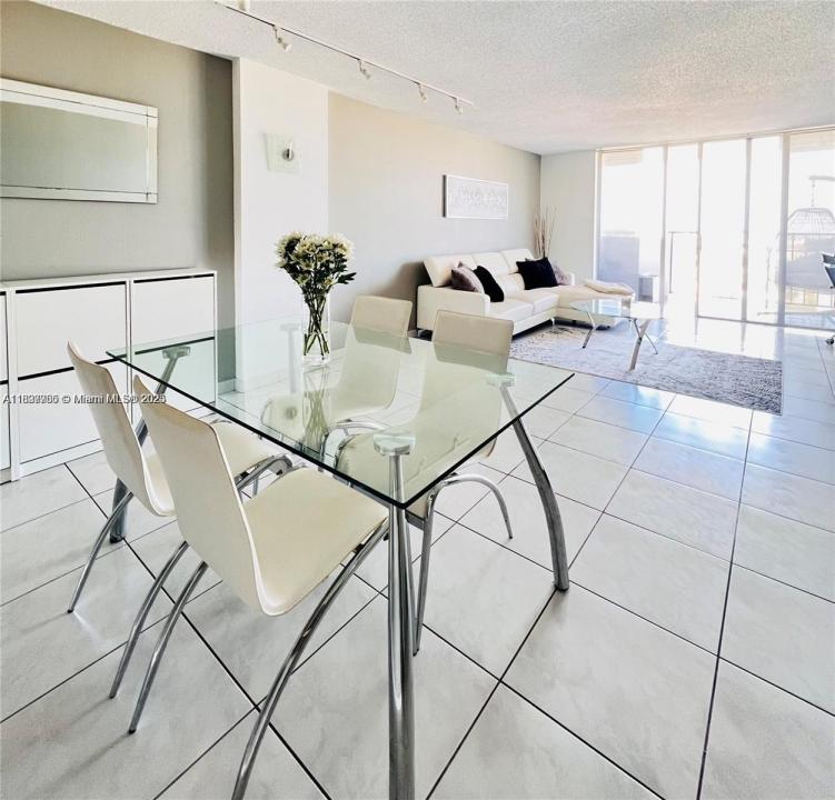 2780 NE 183rd St 2015, Aventura, 佛羅里達州 33160, 美國