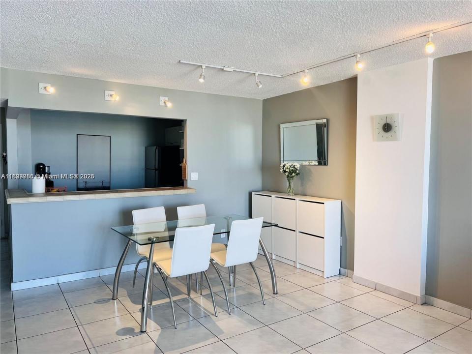 2780 NE 183rd St 2015, Aventura, 佛羅里達州 33160, 美國