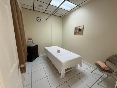 E COMMERCIAL, Fort Lauderdale, Floryda 33308, USA