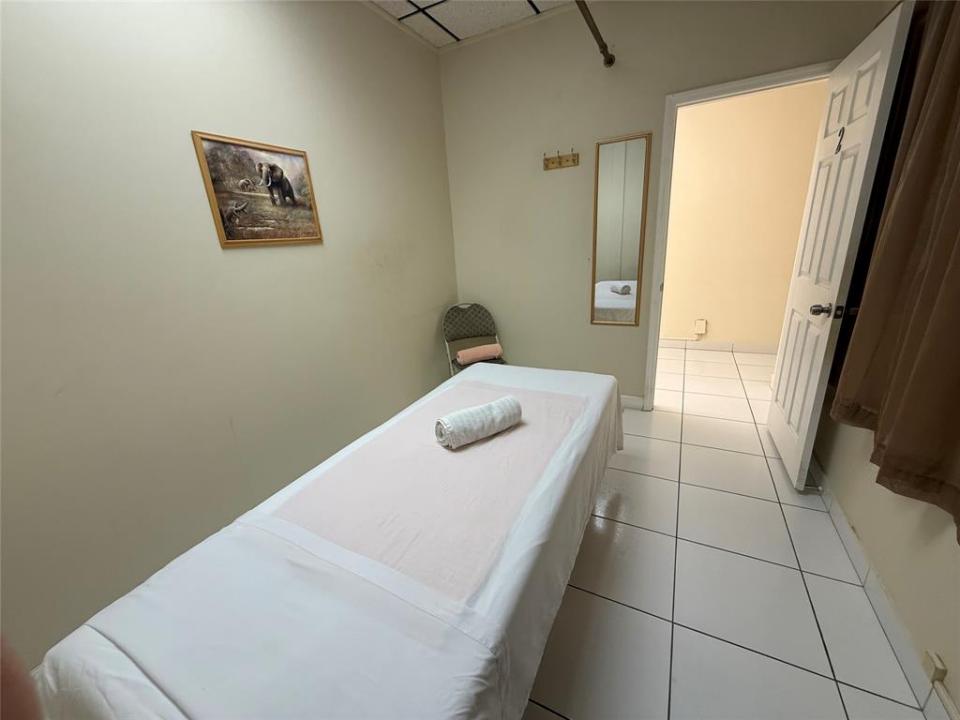 E COMMERCIAL, Fort Lauderdale, Florida 33308, Amerika Birleşik Devletleri
