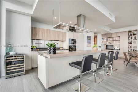 1000 Brickell plz PH6002, Miami, Florida 33131, USA