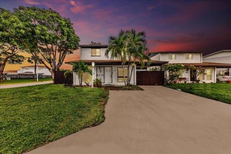 5287 NW 193rd Ln, Miami Gardens, Florida 33055, USA