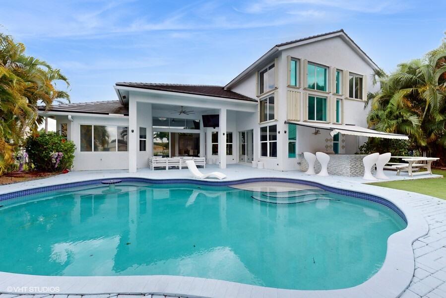 11910 Osprey Point Circle, Wellington, Florida 33449