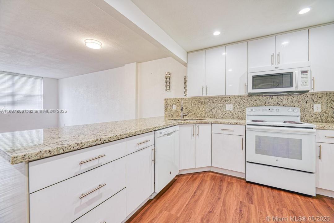 9001 SW 77th Ave C203, Miami, Floryda 33156, USA