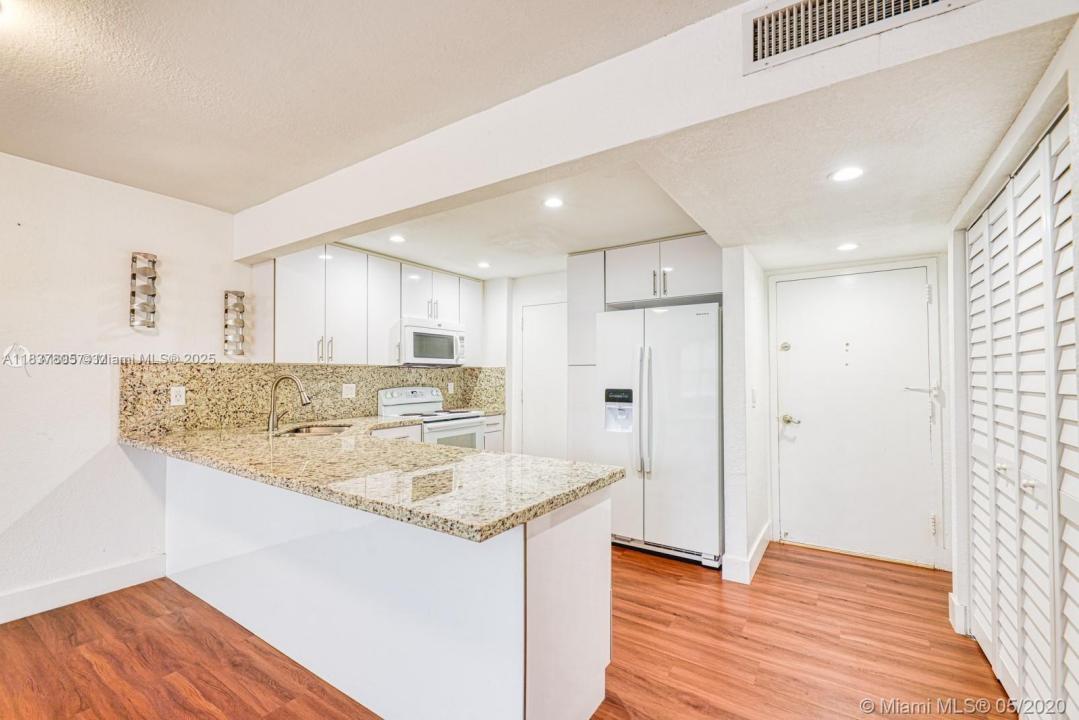 9001 SW 77th Ave C203, Miami, Floryda 33156, USA