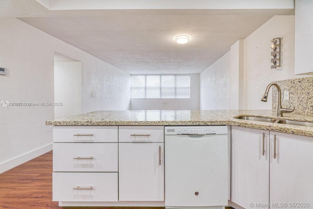 9001 SW 77th Ave C203, Miami, Floryda 33156, USA