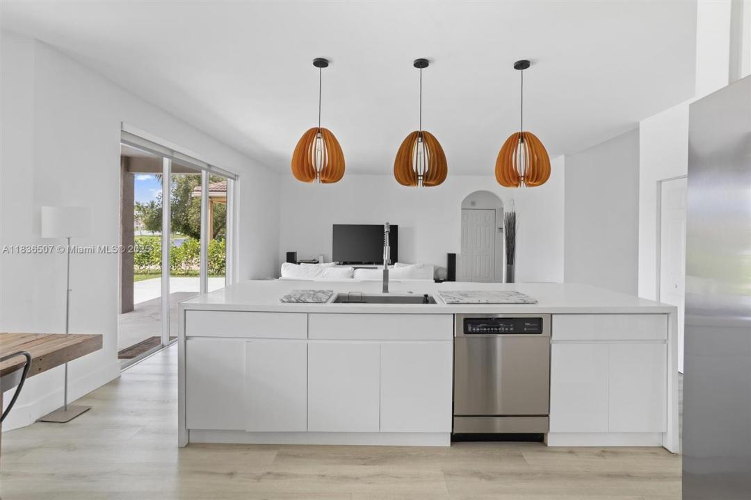 1249 Chenille Cir, Weston, Florida 33327