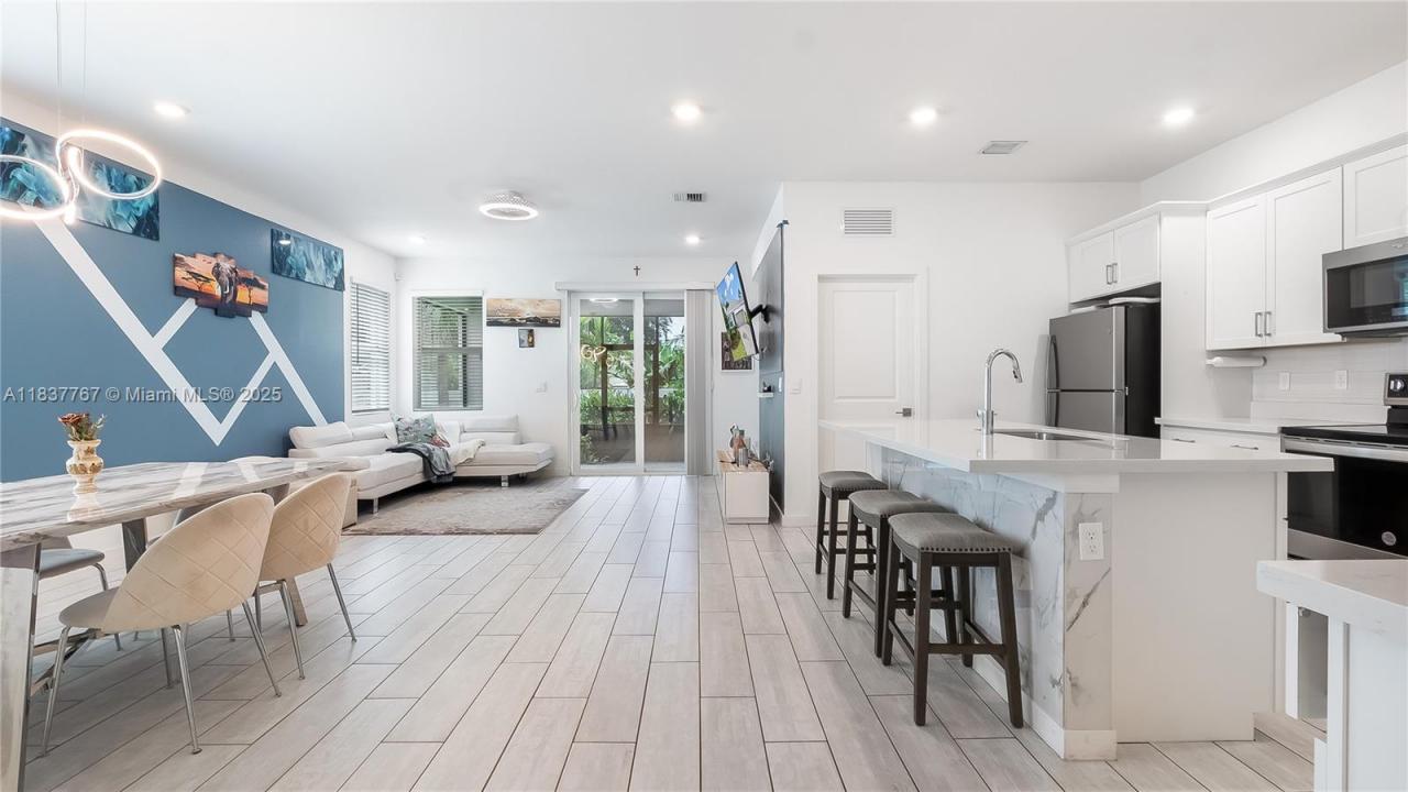 4518 Catalina Way, Green Acres, Florida 33463