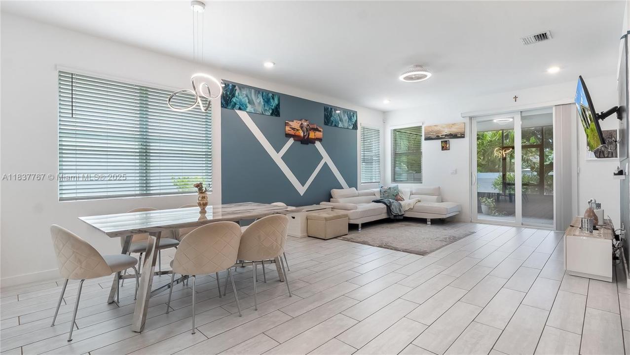 4518 Catalina Way, Green Acres, Florida 33463