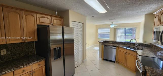 2957 Oak Park Cir, Davie, Florida 33328, USA