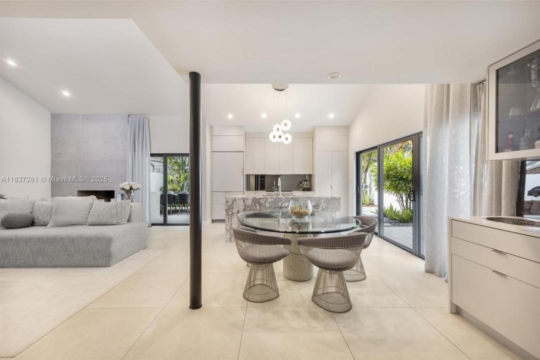 7045 SW 67th Ave 40, South Miami, Florida 33143, Amerika Birleşik Devletleri