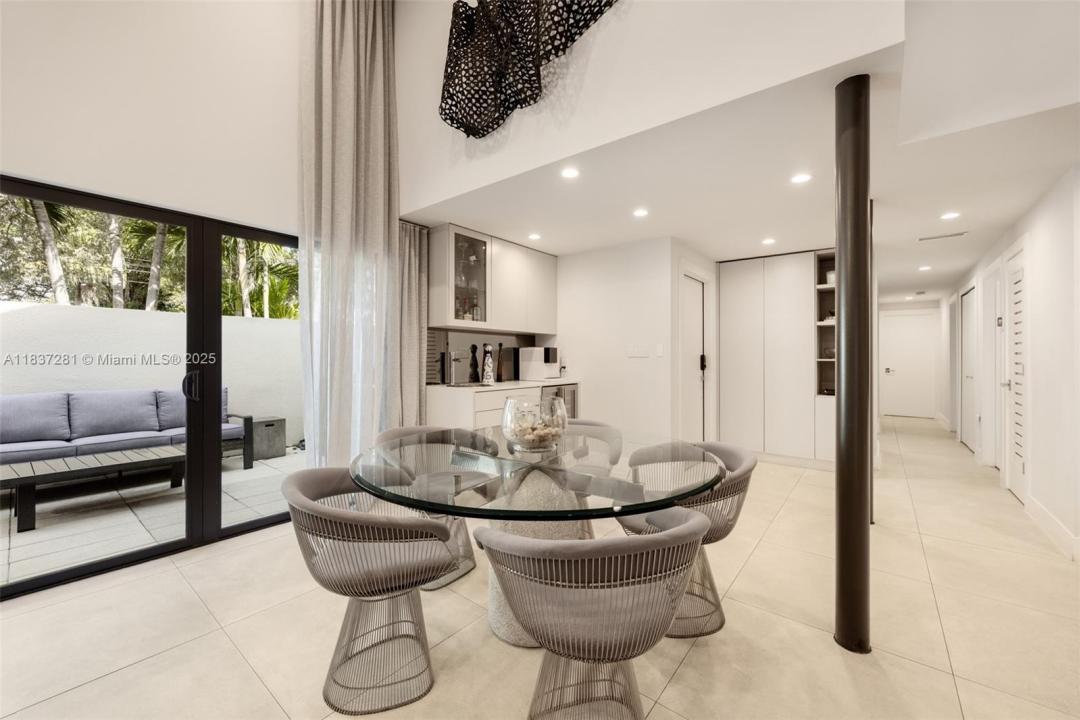 7045 SW 67th Ave 40, South Miami, Florida 33143, Amerika Birleşik Devletleri