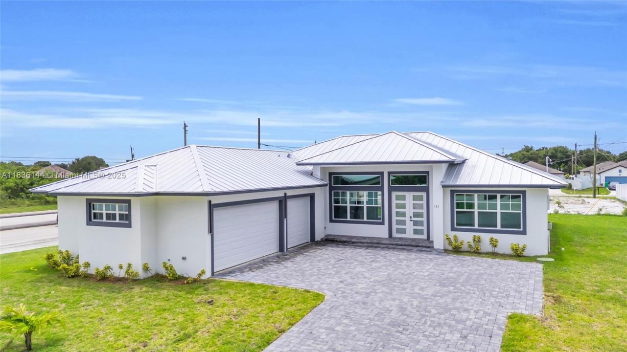 121 SW Sea Lion Rd, Port St. Lucie, Florida 34953