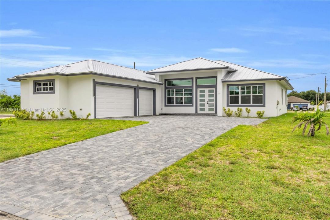 121 SW Sea Lion Rd, Port St. Lucie, Florida 34953