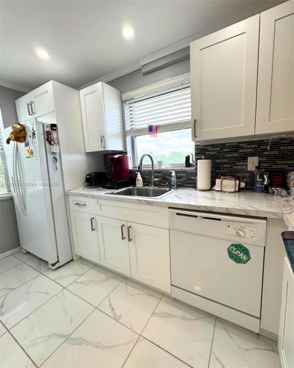 3776 Inverrary Blvd 301R, Lauderhill, Флорида 33319, Соединенные Штаты