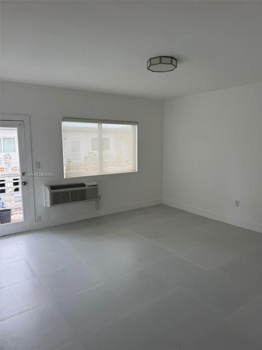 320 85th St 24, Miami Beach, فلوريدا 33141, الولايات المتحدة