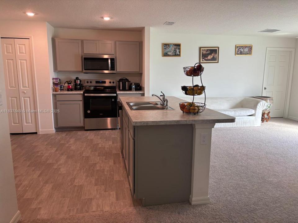1073 SW Eureka Ave 1073, Port St. Lucie, פלורידה 34953, ארצות הברית של אמריקה