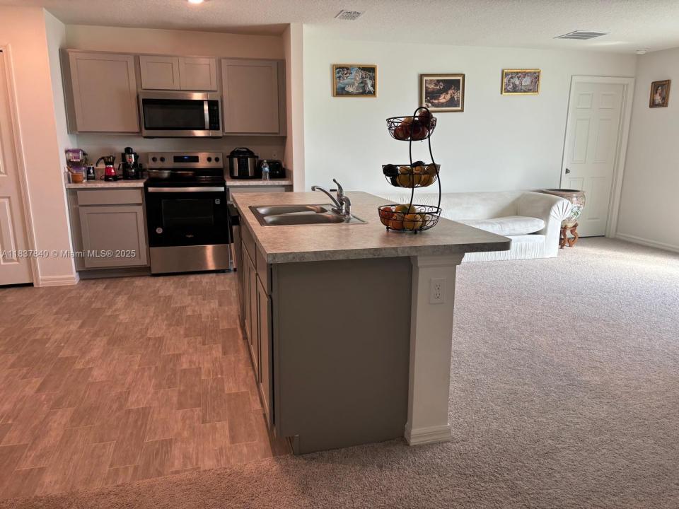 1073 SW Eureka Ave 1073, Port St. Lucie, פלורידה 34953, ארצות הברית של אמריקה
