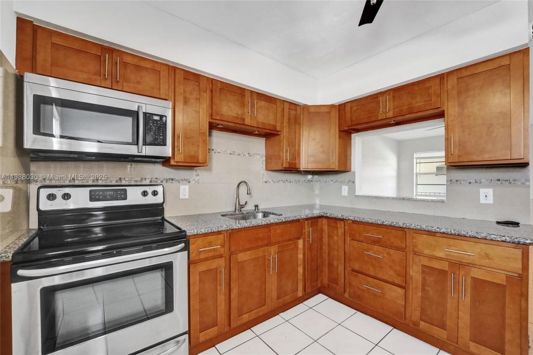 7401 Pines Blvd 210, Pembroke Pines, 佛罗里达州 33024, 美国