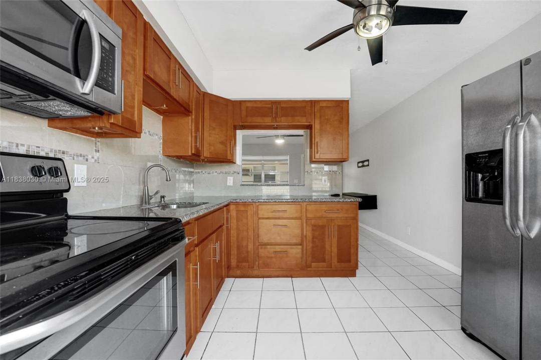 7401 Pines Blvd 210, Pembroke Pines, 佛罗里达州 33024, 美国