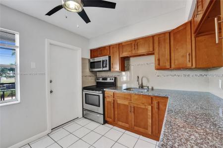 7401 Pines Blvd 210, Pembroke Pines, Florida 33024, USA