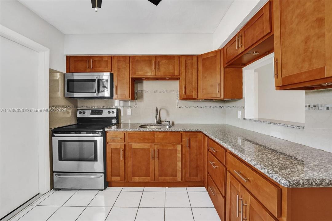 7401 Pines Blvd 210, Pembroke Pines, 佛罗里达州 33024, 美国