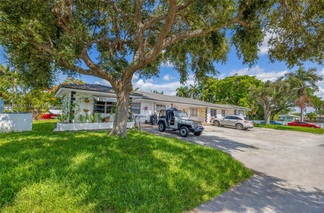 213 SE Park St, Dania Beach, Флорида 33004, Соединенные Штаты